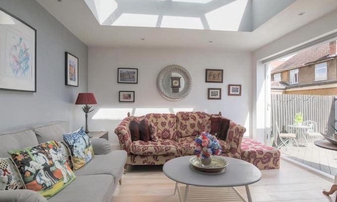 Eton House | The Treehouse, Eton High Street, Walk 2 Windsor