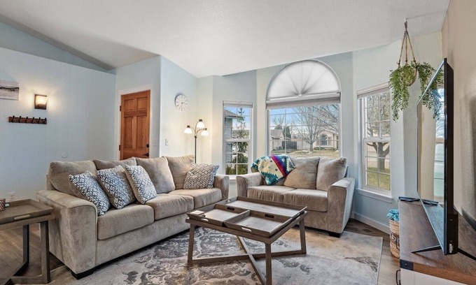 Southeast Boise House | The Ulex by Host Boise - Cozy 3 Bed in SE Boise by Simplot Sports Complex