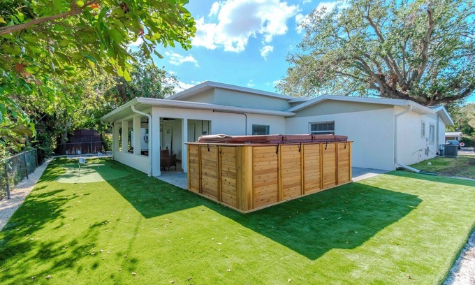 Bayshore Gardens House | The Ultimate Escape - Bradenton, Florida