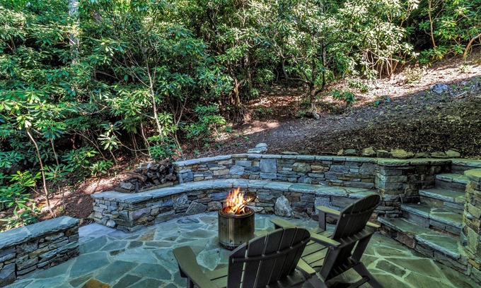 Black Mountain House | The Upper Deck