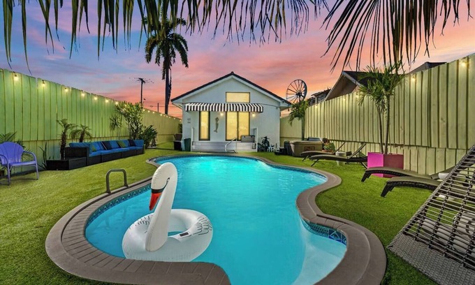 Allapattah House | The Velvet Palm | Pool | Hot Tub | Midtown