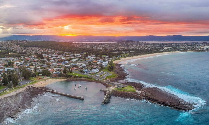 Shellharbour House | The Village Home - Pool, Sauna, Pet Friendly