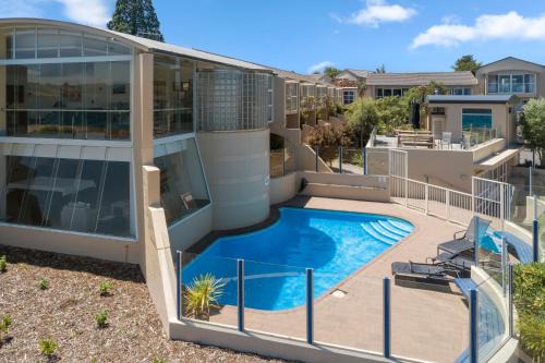 Taupo Hotel | The Village Resort