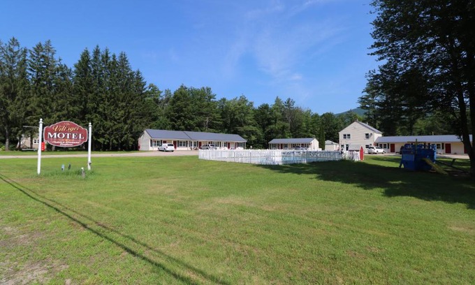 Bartlett Hotel | The Villager Motel