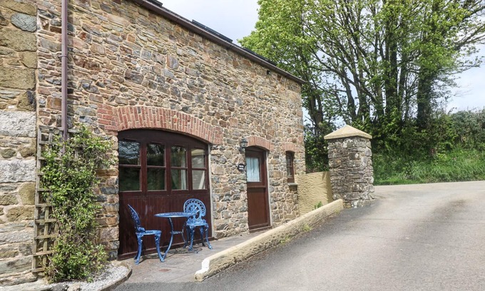 Launceston Cottage | THE WAGON HOUSE, pet friendly, with a garden in Polyphant