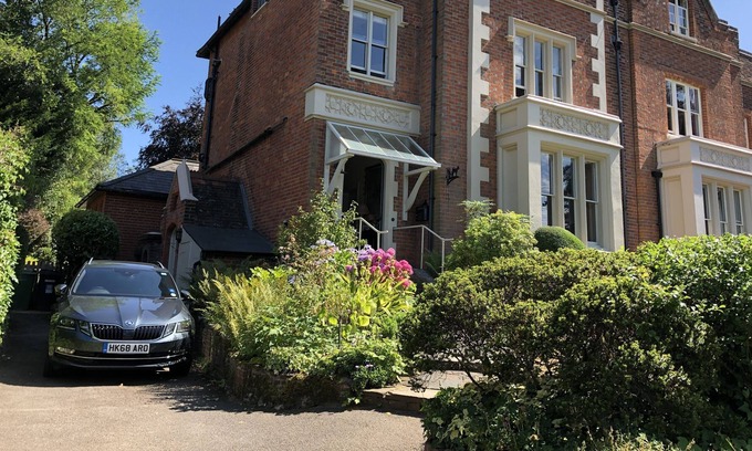 Dorking Bed & Breakfast | The Waltons