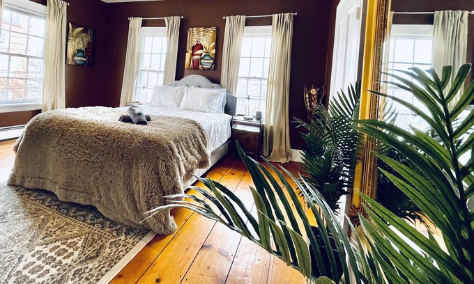 Warwick Apartment | The Warwick Charm - Right in the Village!