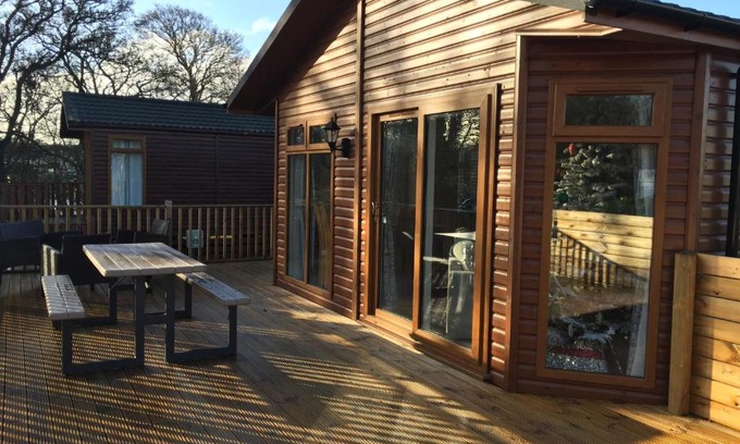 Morpeth Ski Chalet | The Warwick lodge