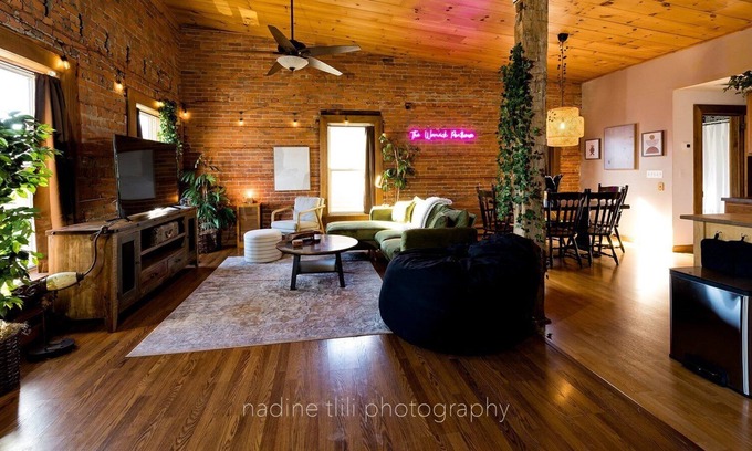 Warwick Apartment | The Warwick Penthouse - Right on Main Street