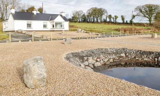 Ballyroddy Cottage | THE WATER'S EDGE, family friendly in Boyle, County Roscommon