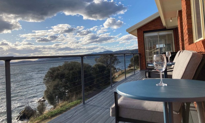 Tranmere House | The Waterfront, Amazing Hobart Views,Sleeps10