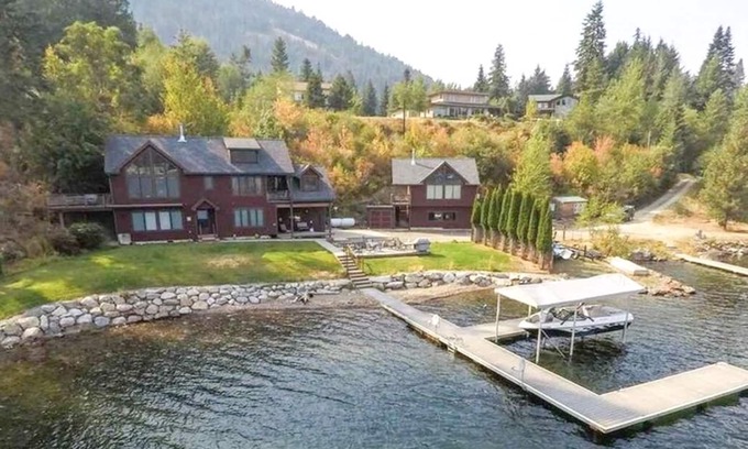 Sagle House | The Water’s Edge at Garfield Bay