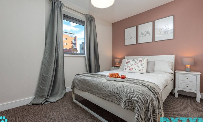 Atlantic Wharf Apartment | The Waterways - Parking & WiFi - Balcony - DYZYN