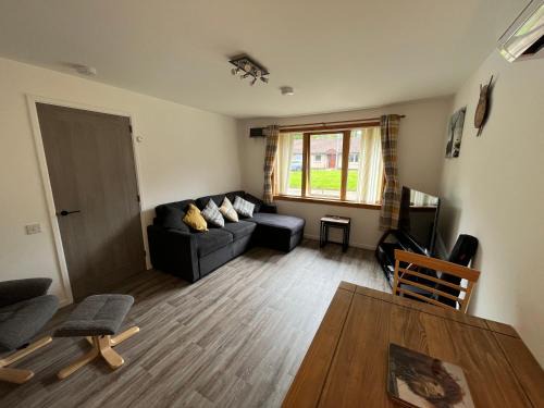East Lewiston House | The Wee Hoose near Loch Ness, private garden, private parking
