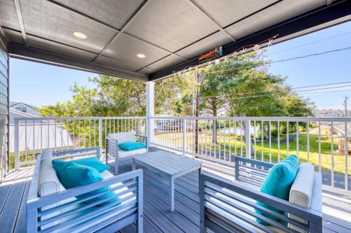 Rockaway Beach House | The Whistle Stop