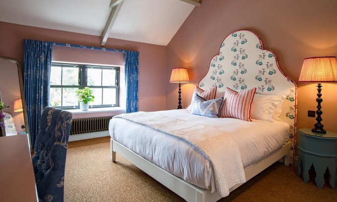 Cowbridge Hotel | The White Lion Cowbridge