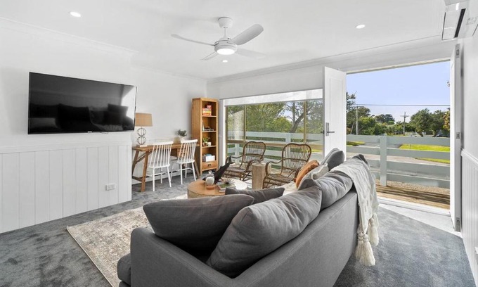 Capel Sound House | The Whitewinds - A Group Escape by Rosebud Beach