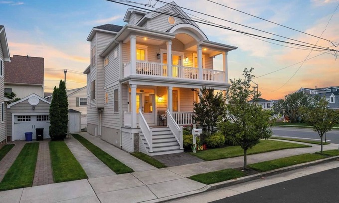 Margate City House | The whole group will enjoy easy access to everything from this centrally located place