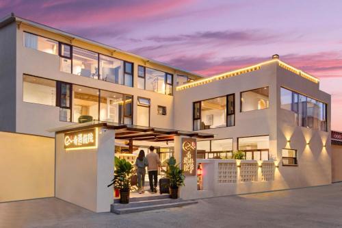 Shangri-La Hotel | The wonderland homestay