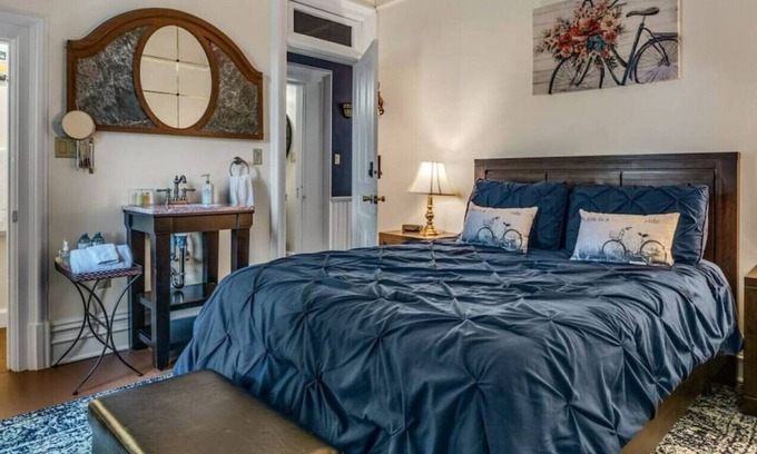 Kingsville House | The Woodbridge House in Kingsville-5 beds, 6 baths