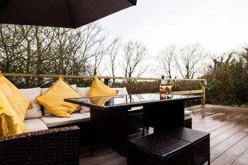 Poulton-le-Fylde House | The Woodland Lodge - Wood Fired Hot Tub and Firepit