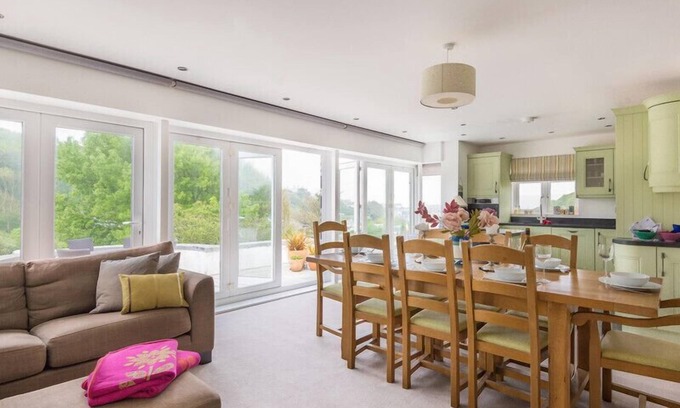 Polzeath Cottage | THE WRENS, family friendly, with a garden in Polzeath