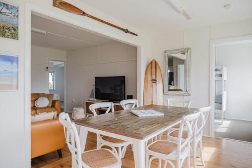 Lake Conjola House | The Yellow Door Lakehouse
