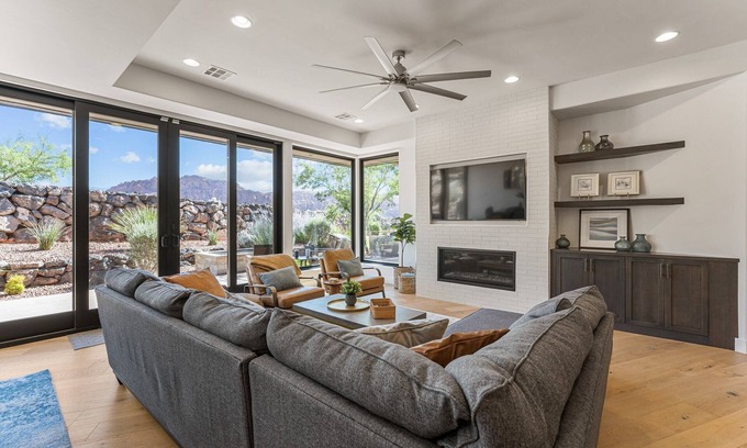 Ivins House | The Yucca Flower #11: Dog Friendly + Luxury Home