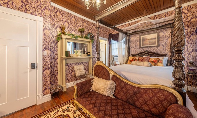 Marthasville Bed & Breakfast | TheOutPostInn Bed&Breakfast - The Purple Victorian