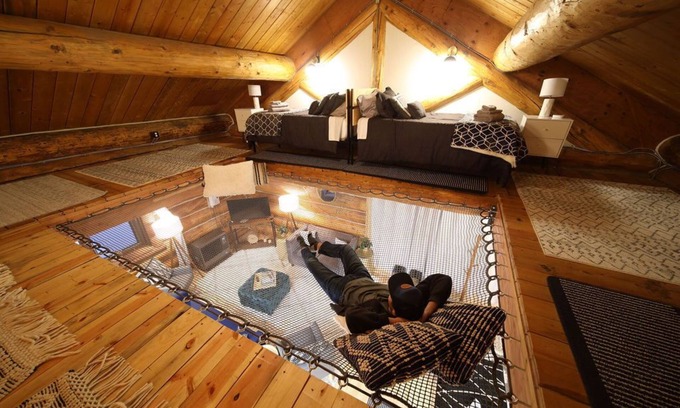 College Cabin | This beautiful log cottage has large windows that let in lots of light