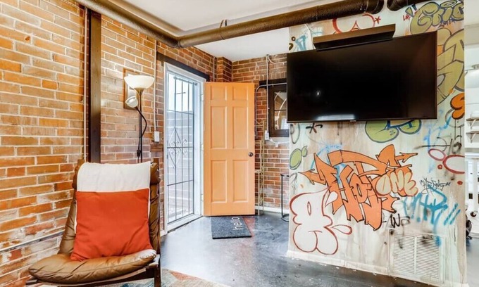 Speer House | This guest house is a 1 bedroom(s), 1 bathrooms, located in Denver, CO.