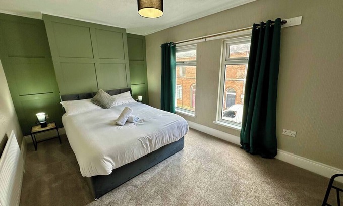 Ormeau House | This house is a 2 bedroom(s), 1 bathrooms, located in Belfast, Northern Ireland.