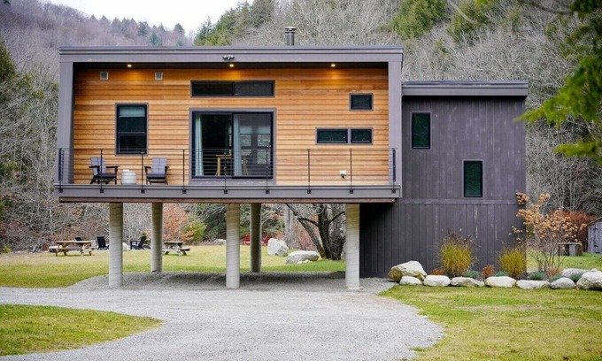 Jamaica House | This house is a 2 bedroom(s), 1 bathrooms, located in Jamaica, VT.