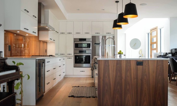 South Pandosy House | This house is a 3 bedroom(s), 3 bathrooms, located in Kelowna, BC.