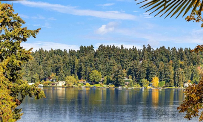 Mercer Island House | This house is a 3 bedroom(s), 3 bathrooms, located in Mercer Island , WA.