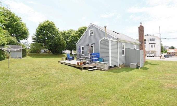 Narragansett House | This house is a 4 bedroom(s), 1 bathrooms, located in Narragansett, RI.