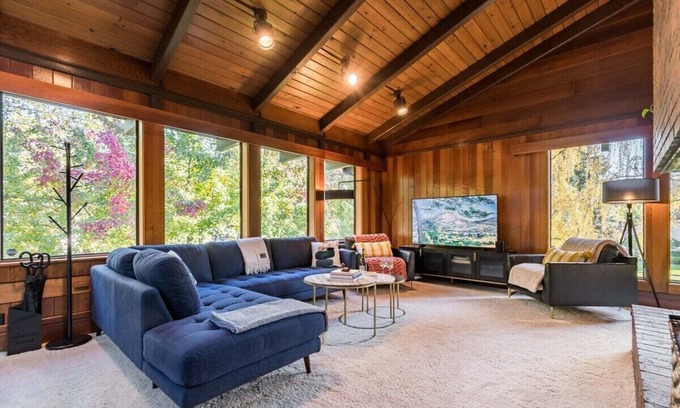 Amazon House | This house is a 5 bedroom(s), 3 bathrooms, located in Eugene, OR.