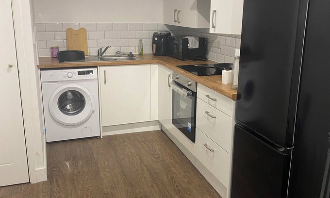 Waltham Abbey Apartment | This is Home away from Home at the heart of Waltham Abbey. Great Place to be.