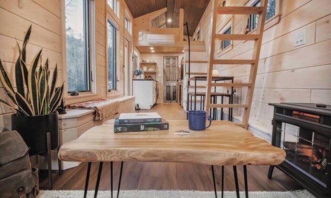 Chester Apartment | This tiny house is a 1 bedroom(s), 1 bathrooms, located in Chester, VT.