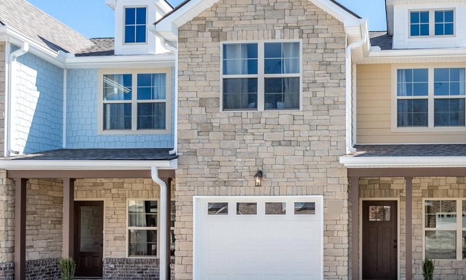 Lakewood House | This townhouse is a 3 bedroom(s), 2.5 bathrooms, located in Nashville, TN.