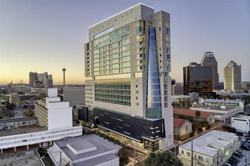 Downtown San Antonio Hotel | Thompson San Antonio - Riverwalk, by Hyatt