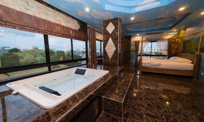 Bang Na Hotel | Thongtara House Boutique Residence
