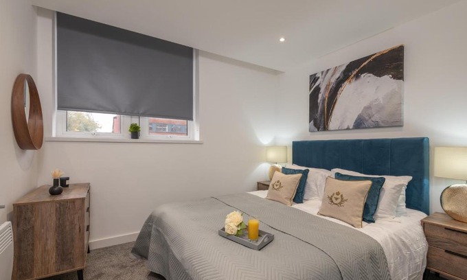 Wakefield Apartment | Thornhill House by Guestz