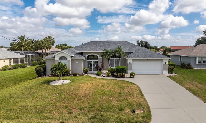 Broadmoor House | Three bedroom, 2 bathroom Pool home overlooking a canal in Rotonda West.