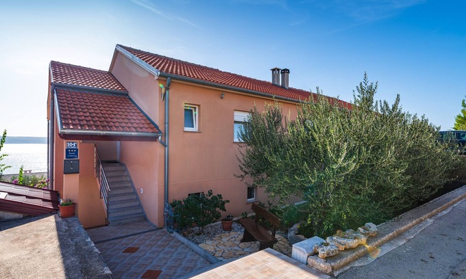 Maslenica Apartment | Three bedroom apartment near beach Maslenica, Novigrad (A-21903-a)