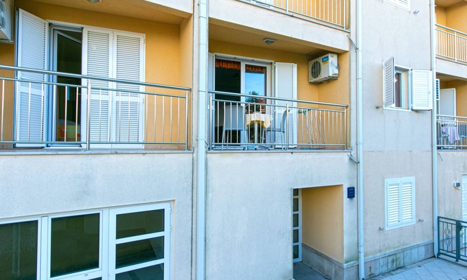 Donja luka Apartment | Three bedroom apartment with balcony Makarska (A-18160-b)