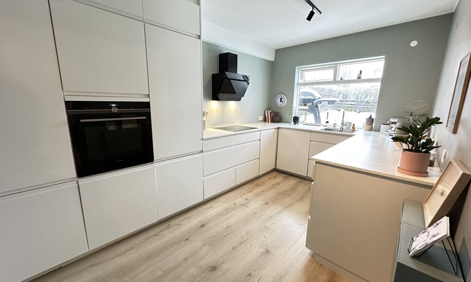 Laekir Apartment | Three bedroom apartment in Rauðalækur, centrally located in Reykjavik