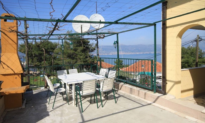 Municipality of Trogir Apartment | Three bedroom apartment with terrace and sea view Slatine, Čiovo (A-7584-a)