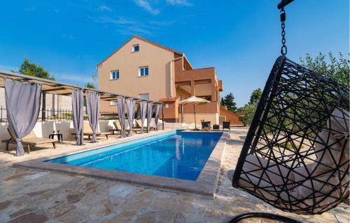 Krusevo House | Three-Bedroom Holiday Home In Krusevo