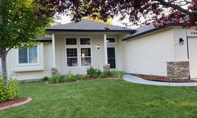 Southeast Boise House | Three bedroom home in SE Boise near BSU, Micron, sports parks and hiking trails.